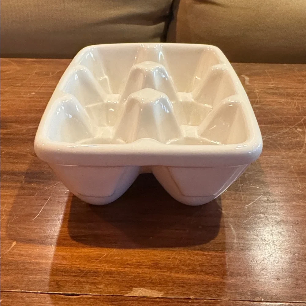 WILLIAMS SONOMA Ceramic Egg Holder Half Dozen White Easter Cottagecore Spring